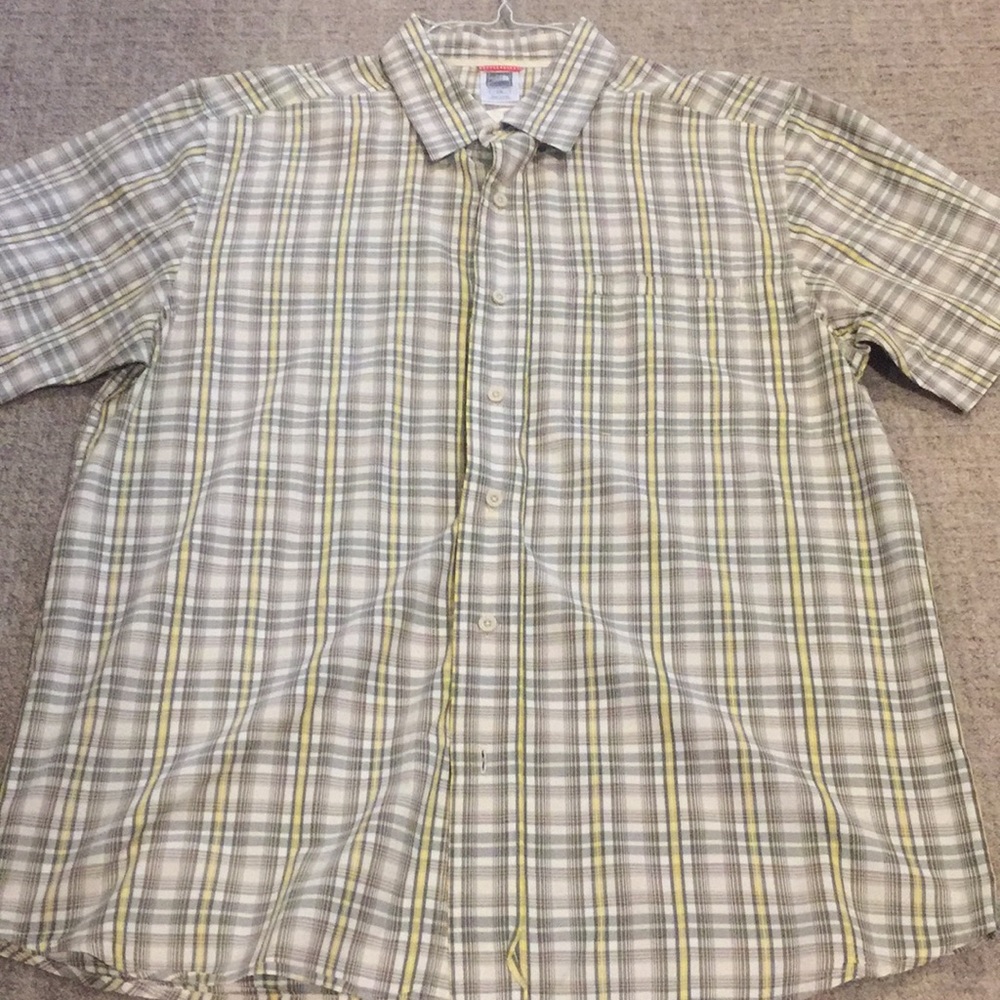 North Face plaid short sleeve shirt. L